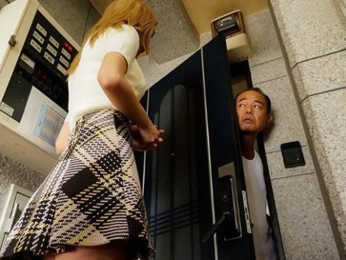 【監禁レイプ】隣のゴミ屋敷に住んでる性欲化け物老人にAV音量の注意に向かう巨乳ギャル…独身オヤジの鬼畜な連続中出しレイプ
