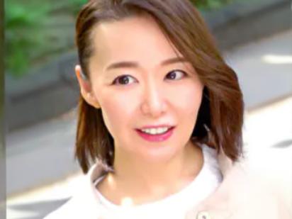 【人妻ナンパ】妖艶で上品な雰囲気の47才美熟女にセクハラ質問！欲求不満を聞き出して欲情した美魔女おばさんをお持ち帰り不倫