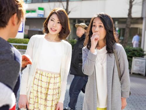 【熟女ナンパ】清楚で色香漂う美熟女奥さん2人組に声掛けてお持ち帰り！AV男優の責めと電マで潮吹きお漏らしでイキまくり