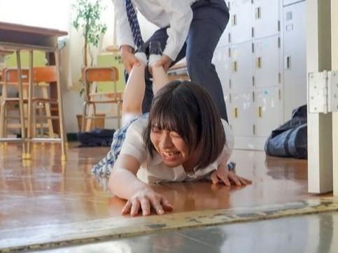 【JKレイプ】スレンダー貧乳で激カワな女子高生の彼女が顧問教師に狙われて…誰も居ない校舎で襲われて無理やり鬼畜な生中出し