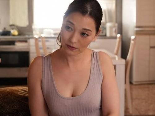 【母子相姦】『まだおっぱい吸うの？』夫が亡くなって20年経っても息子が乳離れせず…母の愛情を貪る授乳相姦に溺れる親子