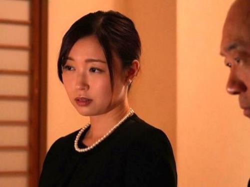 【人妻NTR】夫に先立たれた未亡人の美人妻に義父からの提案…家の血を絶やさない為に義父の子を身籠る為に迫られて寝取り不倫