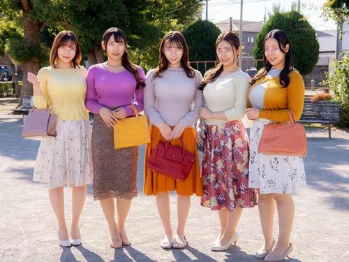 【人妻ナンパ】子供を送迎した後のお母さんたちに声掛けてMM号に乗車！若い童貞男子との王様ゲームに挑戦して楽しむ奥さんたち