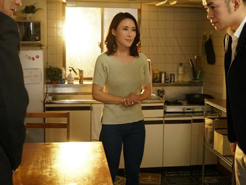 【母子相姦】子供の時に父親が他界してから二人暮らししてきたお母さんの再婚を伝えられて…嫉妬した息子が実の母を中出しレイプ