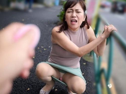 【高齢熟女レイプ】夫と死別して同居するクズ息子の借金返済に困るお母さん…還暦過ぎて生理があがった閉経マンコに中出しレイプ