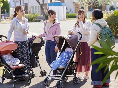 【MM号】ベビーカーを押す子持ち母を騙して車内連れ込み！産後で感度が高い奥さんが他人棒にハメられて痙攣絶頂