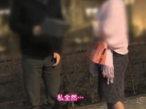 【人妻ナンパ】色白巨乳がエロい美熟女セレブ奥さんにセクハラ質問！欲求不満を聞き出して不倫交渉に成功する浮気中出しSEX