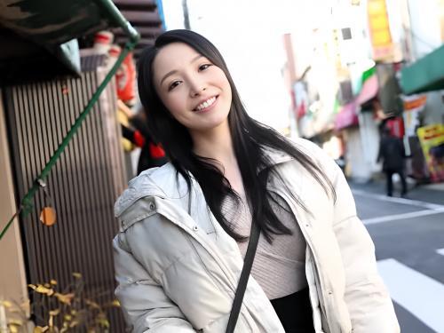 「旦那が自分勝手なセックスしかしてくれないんです」四十路巨乳人妻の不満が他人のチ〇ポで喘ぎイキ乱れる＜巨乳人妻＞