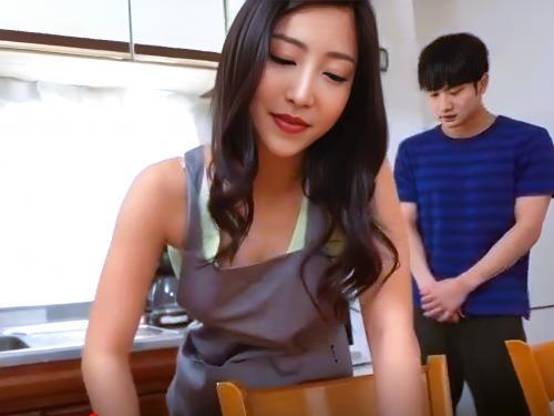＜家事代行＞パンツスケスケの美人人妻家政婦が誘惑してくるのでイチモツ入れたら激しい騎乗位激ピストンですぐに中出しました