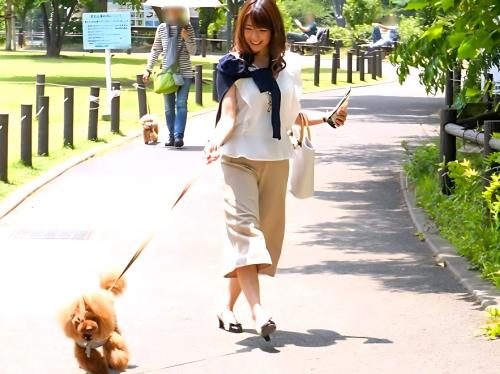 清楚なセレブ美熟女人妻が非日常を欲していたのか本当の女の喜びを与えてくれて喘ぎまくる