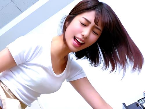 美人パート主婦の愚痴を聞いてあげてたら誘惑してきて久しぶりのチ〇ポで膣奥に中出しさせてくれた【川上奈々美】