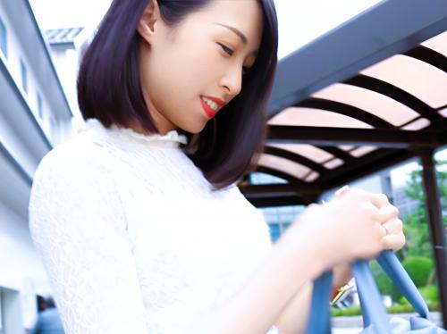 [ちょっと動かすだけでイッちゃいそ～」おっとり美人人妻は産後と欲求不満で敏感な膣奥へチ〇ポ突っ込みたっぷり中出し