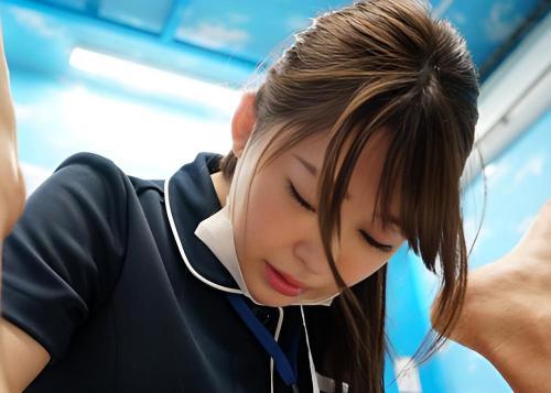 ＜素人ナンパ＞美人看護師が手を怪我したデカチン男のオナニーを手コキの手伝いからのおチンチンを膣奥へ挿入でイキまくる