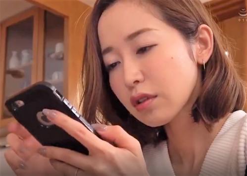 「激しいよぉ～」美人巨乳熟女は旦那と冷めきっていて幼なじみと飲んでたらムラムラして我慢できずに中出しセックス【篠田ゆう】