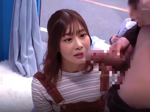 ＜素人ナンパ＞優しい奥様は大きなチ〇ポで悩む男性のサポートしてたらそのままヌルっと膣奥へ入ってしまい中出しまでイキ狂う
