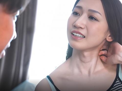 「暑いねぇ～」引っ越してきた隣のエロ熟女は素肌を露出して学生をパンチラ胸チラで誘惑して濃厚セックスへ＜人妻NTR＞