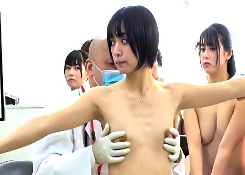 ＜貧乳セクハラ健康診断＞ショートカットのスレンダー美少女が会社の集団健康診断でみんなの前で貧乳出して嫌々受診