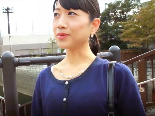 ＜素人熟女＞五十路前のスレンダー貧乳美熟女は久しぶりのおチンチンに喘ぎイキまくりたっぷり中出しセックス