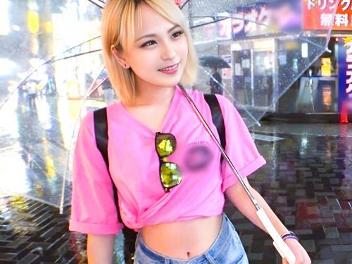 ＜素人ナンパ＞金髪SS級美少女ギャルのパイパンマ〇コにチ〇ポを突き刺すと潮吹きまくってアヘアヘ喘ぎまくった
