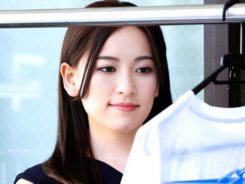 ＜人妻NTR＞旦那を救った優しい上司だと思って信頼しきった美人嫁はその上司に肉棒を入れられイキまくって中出しされる