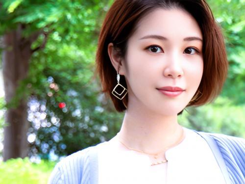 「もっと触ってください」清楚な大人しい人妻は愛と性に飢えた寂しさを他人のチ〇ポを咥え込んで忘れようとする＜巨乳人妻＞