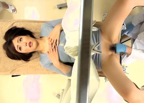 ＜産婦人科NTR＞美人人妻がエロ医師に疑いもせずに膣にチ〇ポを入れられ変な感じだったけど気持ちよくイキ乱れる【水野朝陽】