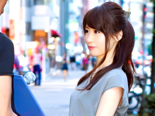 ＜人妻ナンパ＞清楚なセレブ人妻は性欲が溜まってて旦那より大きなチ〇ポを膣奥に突っ込まれるとイキ乱れた