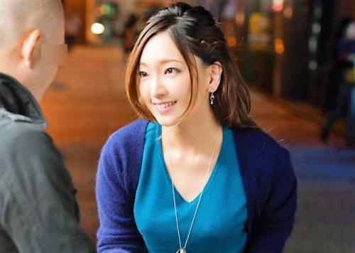 「イッちゃう～」三十路人妻を旦那のいない自宅で他人のチ〇ポを膣奥に入れ喘ぎ何度もイキ狂ってたっぷり中出し！