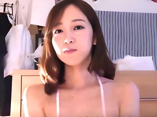 「気持ちいいぃ～突いてぇ～中に出してぇ～」膨れっ面もかわいい『篠田ゆう』が目の前に現れて本当に中出しセックスするかのよう