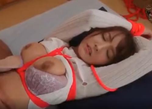 美人な国民的アイドルが…エロオヤジに犯●れ緊縛状態でカラダを弄ばれる衝撃映像！＜三上悠亜＞
