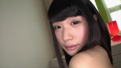 魅力的な美女が男性を誘惑し、激しい情熱で破滅させます