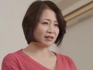 「じゃあ1回だけ…キスだけよ？」息子の友だちから言い寄られた母は、その場限りとくちびるを許してしまったのだが…