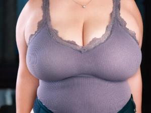 「ダイスケ何してるの！？親子なのよ！？」母親の不貞現場に欲情！！拘束されちゃった豊満ボディはうっかり感じてしまい…