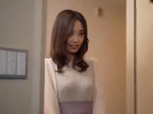 「予約した夏目です…」女性用風俗にやって来たのは近所の奥さん！！本番行為だけはやらないようにしていたのだが…