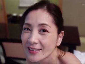「生のセックスしてる…」これが四十路おばさんのリアル！！性欲剥き出し！！いよいよ女盛りを迎えた美熟女が夫以外の男と…