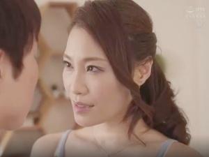「もう立派な大人だね…」義理の母と、あってはならない関係に！！家族とはいえ、美熟女とのセックスに青年はハマりすぎて…