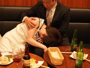 【同窓会NTR】「おい、飲み過ぎだよ」ハメを外しすぎた夜！！ホテルに運び込まれた人妻は昔の男をその気にさせて…