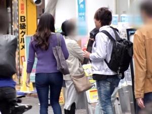 「出ちゃいます…」ナンパした女性はまさかの母乳が出るママさん！！本物人妻の生々しい熟れ始めボディがヌケすぎｗｗ