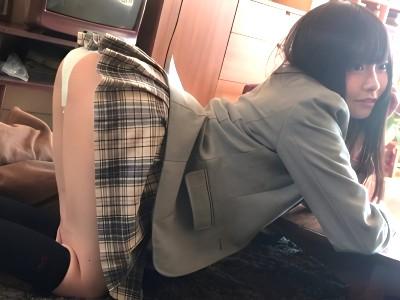 【美少女JK】『見た目は清楚で中身は肉食ｗ』関西弁の制服ロリ女子校生が逆さ撮りパンチラ→乳首責め騎乗位【素人エロ動画】