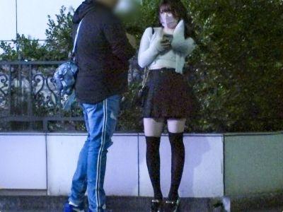 【立ちんぼ】『リアルで生々しい…』推定20歳のミニスカでニーハイの美少女ギャルとホテルで立ちバック背面騎乗位【エロ動画】