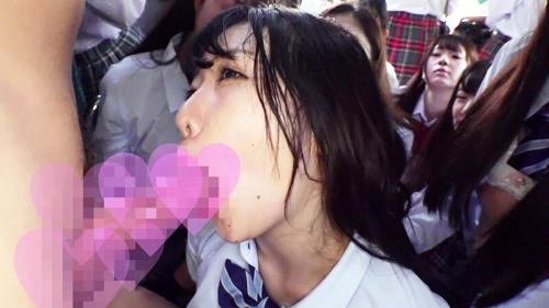【乱交】バスに乗った男が周りにいた大勢の女子高生達とセックスしまくる