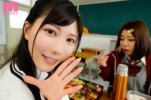 【藍芽みずき】付き合っている女の子の友人に耳元で囁かれながらエッチなことをされちゃう彼氏