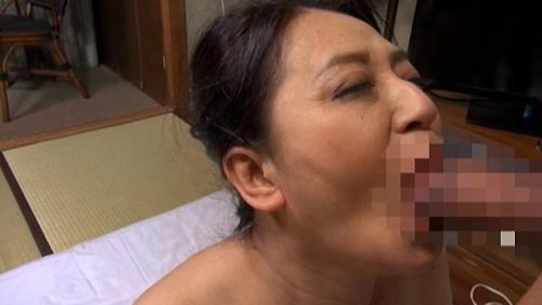 【熟女】若い男にセックスさせてほしいと頼まれて断るどころかその日の内にヤっちゃうドスケベなおばあちゃん