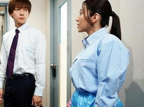 掃除のおばちゃんにドキドキする男子社員が待望のSEX！若いちんぽを挿入され我を忘れて喘ぎちらす淫乱熟女の年の差セックス！