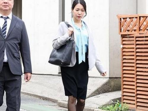 【人妻NTR】取引先おやじとレイプ紛いのセックス！スーツを剥ぎとられ抵抗するなかキモちんぽ突っ込まれてしまう無念の美人妻