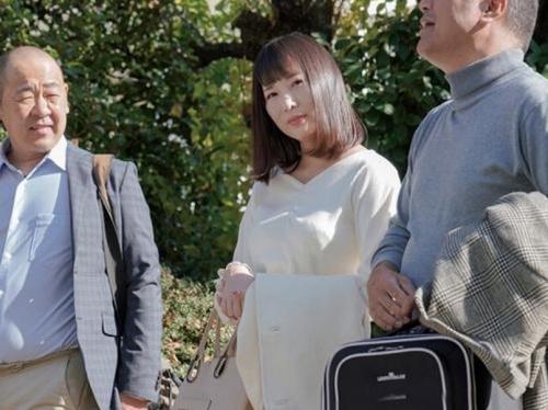 【人妻NTR】仕組まれた温泉旅行で寝取られる巨乳妻！おやじ達のキモイちんぽを何本も突っ込まれる地獄旅行【ながえスタイル】