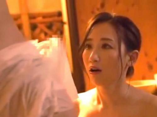 息子の友人ちんぽがデカくて欲しくなっちゃう♡美人ママ！入念に舐めまくって熟れマンに突っ込み快楽を貪りまくる禁断のSEX！
