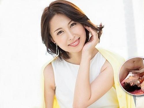 美容サロンを経営する美熟女(41)が初撮りSEX！お客様に過剰エロサービスでちんぽを舐め回し挿入までして杭打ちピストン！