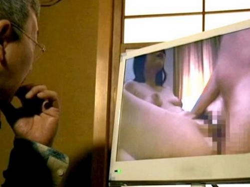 【ヘンリー塚本】妻の乱れる姿を覗く変態旦那！こっそり不倫よりも夫婦交換で大興奮、スケベな中年男女のスワッピング大胆プレイ