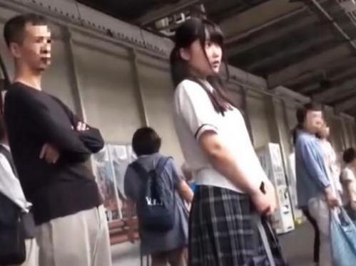 【痴漢レイプ】カワイイ女子高生がいい様に餌食！お尻におっぱい揉み揉み、挿入までされておやじチ〇コを楽しませてくれる女の子